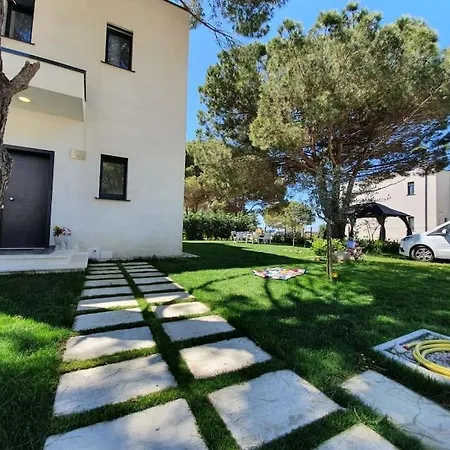 Holidays To Remember-sea Lovers Villa *